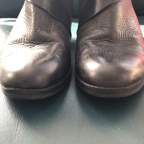 Clark’s 3” Heel Bootie With Straps & Buckle Size 9 - Picture 7 of 12